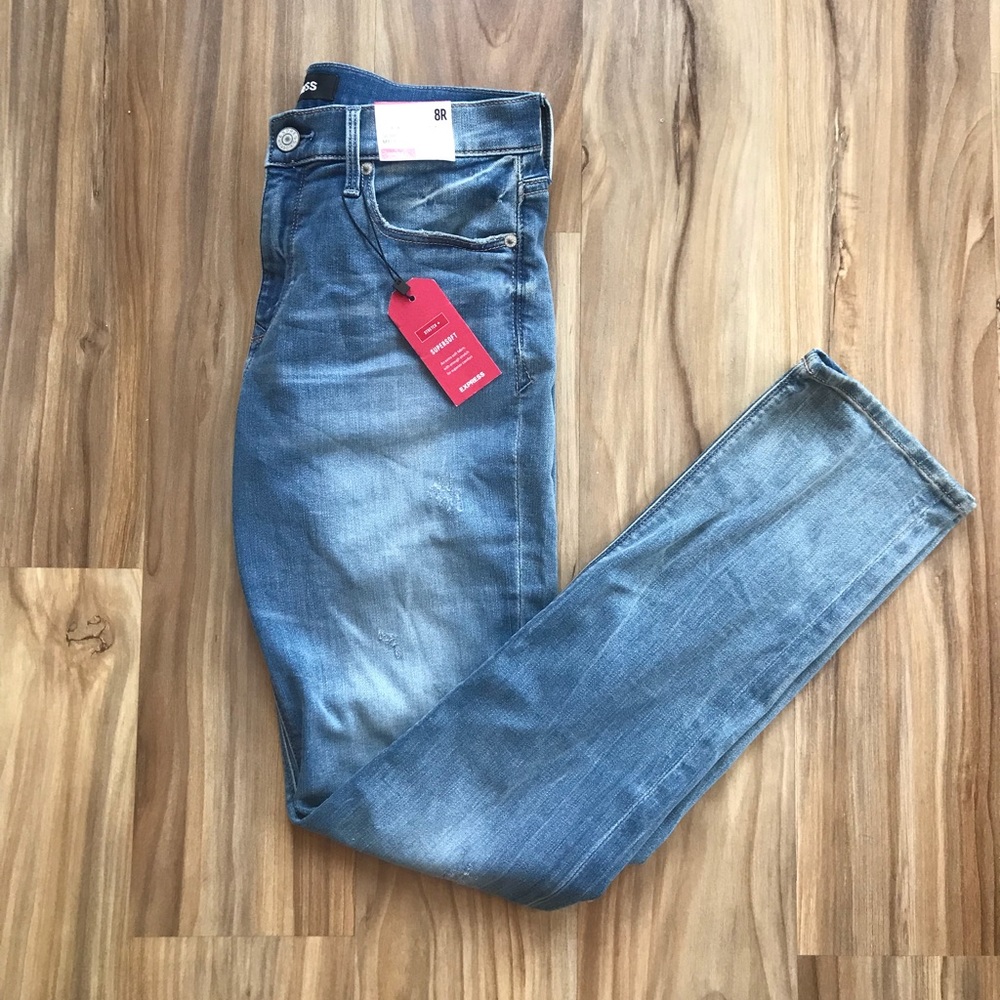NWT- Mid Rise light wash skinny jeans